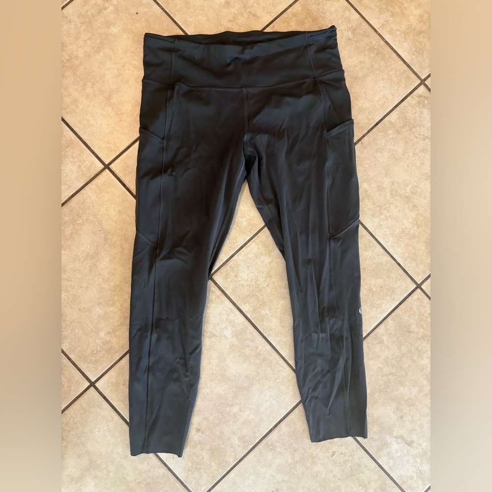 25” lululemon leggings with pockets